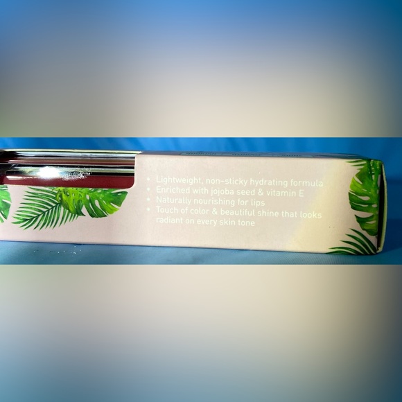 LIQUE Lip Care Lip Gloss “Bombshell” - Picture 5 of 6